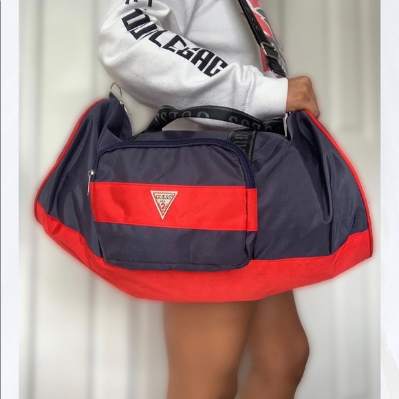 Style: Guess Duffel bag

Colourway: Navy blue/Black/Red

Condition:10/10
Size: M - Picture 6 of 7